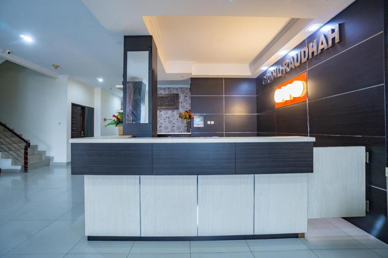 Oyo 2357 Syariah Grand Raudhah Hotel Jakarta Luaran gambar