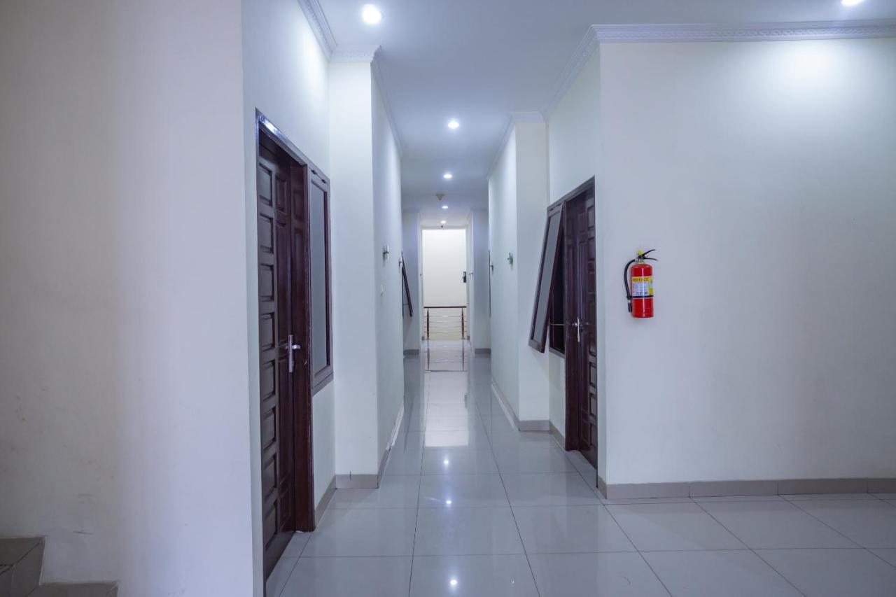 Oyo 2357 Syariah Grand Raudhah Hotel Jakarta Luaran gambar