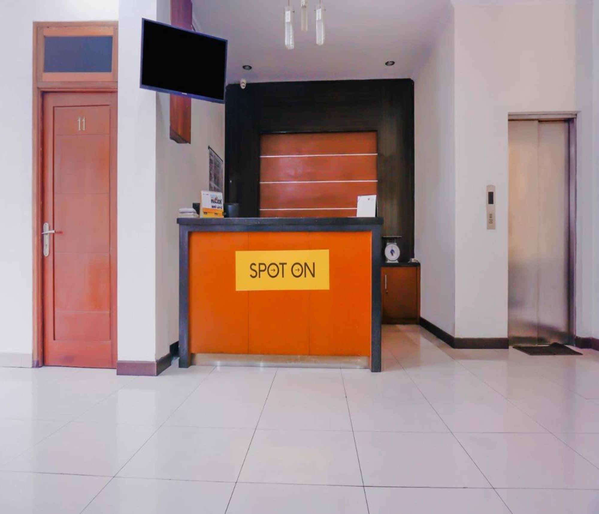 Oyo 2357 Syariah Grand Raudhah Hotel Jakarta Luaran gambar