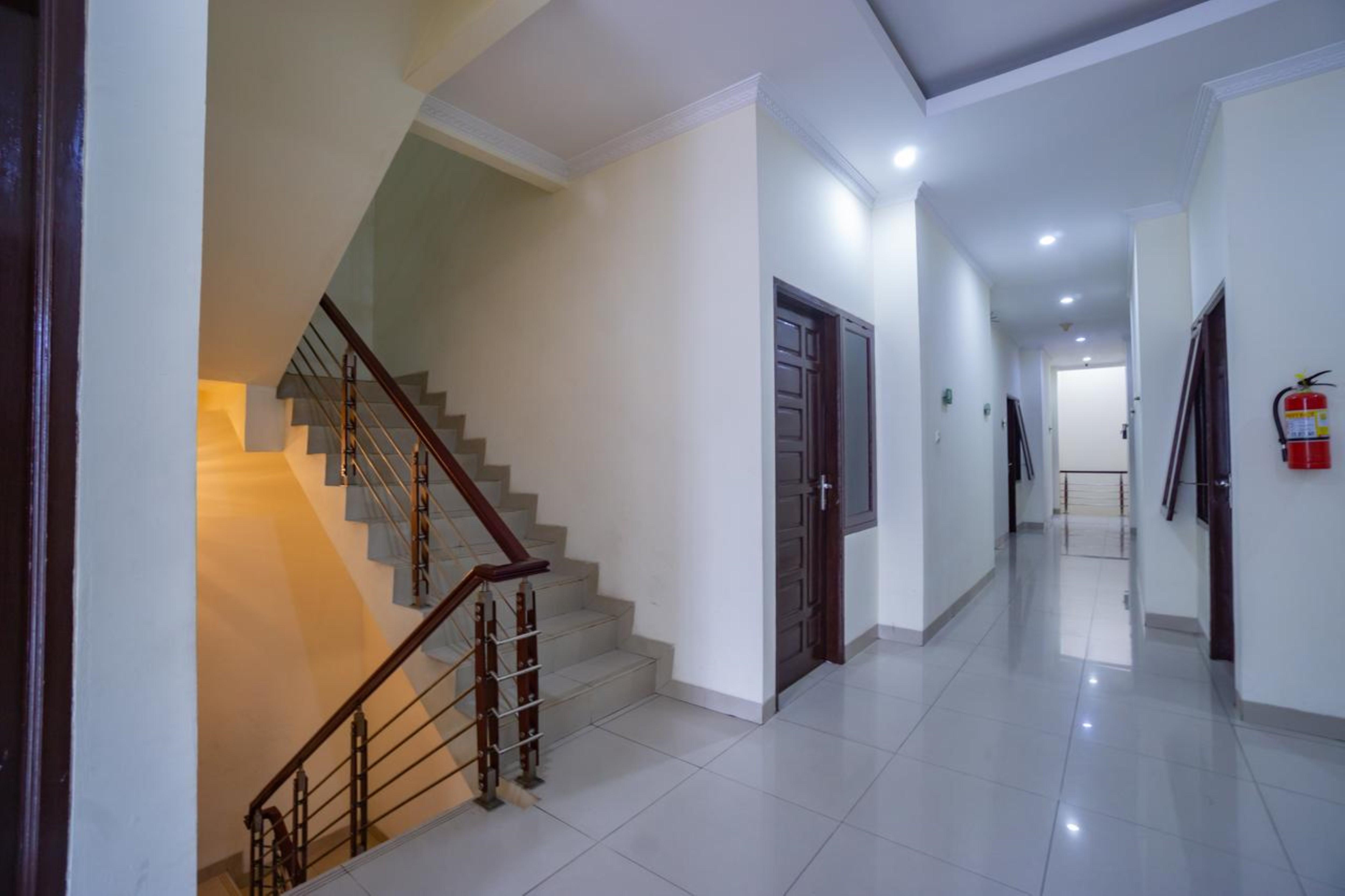 Oyo 2357 Syariah Grand Raudhah Hotel Jakarta Luaran gambar