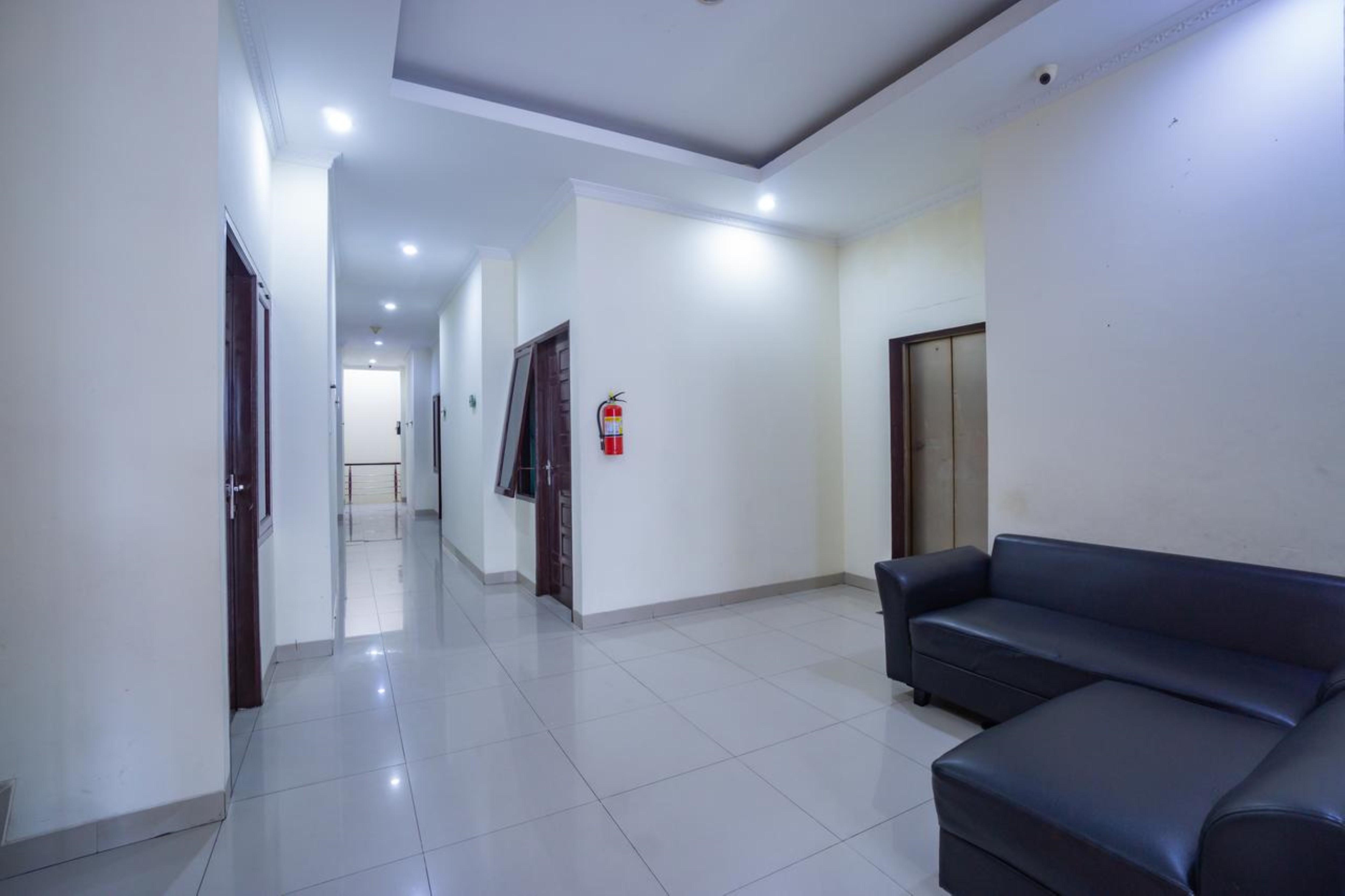 Oyo 2357 Syariah Grand Raudhah Hotel Jakarta Luaran gambar